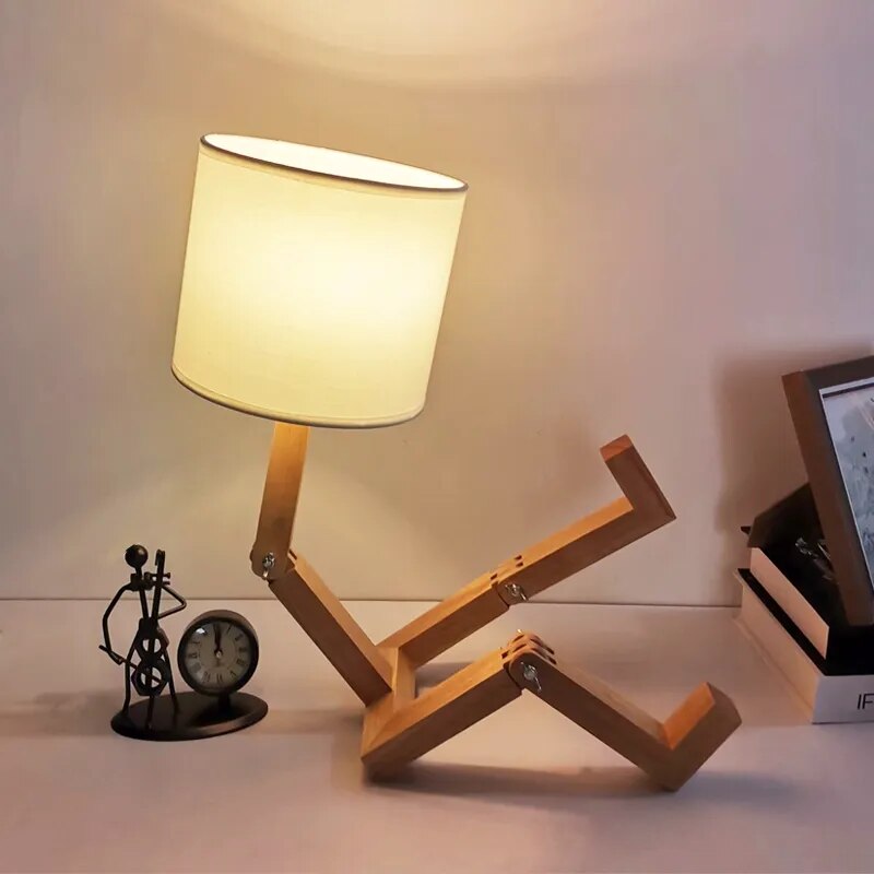 Lampe de chevet en bois petit robot